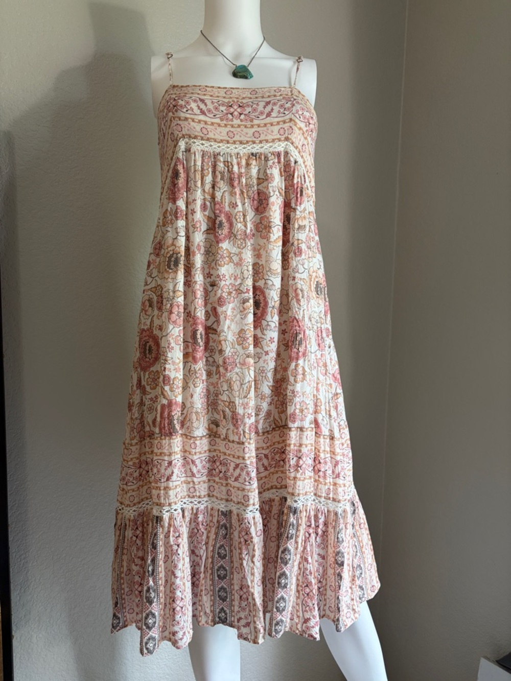 Spell & The Gypsy, Zahara Midi Dress.
Boho, feminine, floral, lightweight xs - Picture 2 of 15
